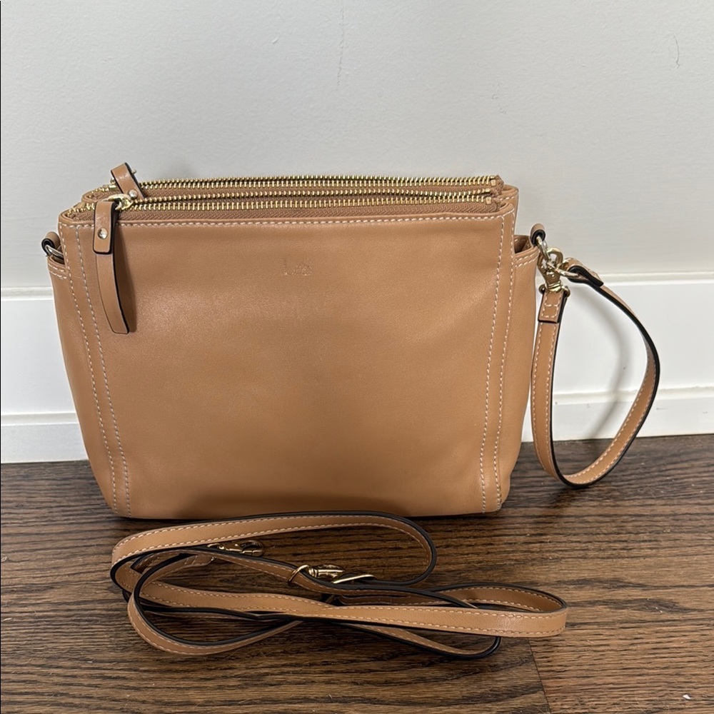 Lo & Sons Tan Crossbody Bag